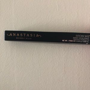 Anastasia Beverly Hills brow wiz